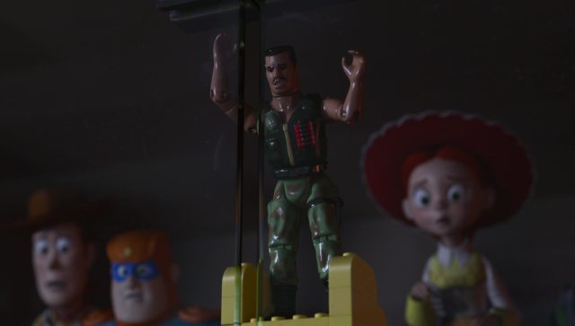 Commando Carl Junior - Personnage - Toy Story : Angoisse au motel. 2 commando carl junior personnage character toy story angoisse motel terror disney pixar