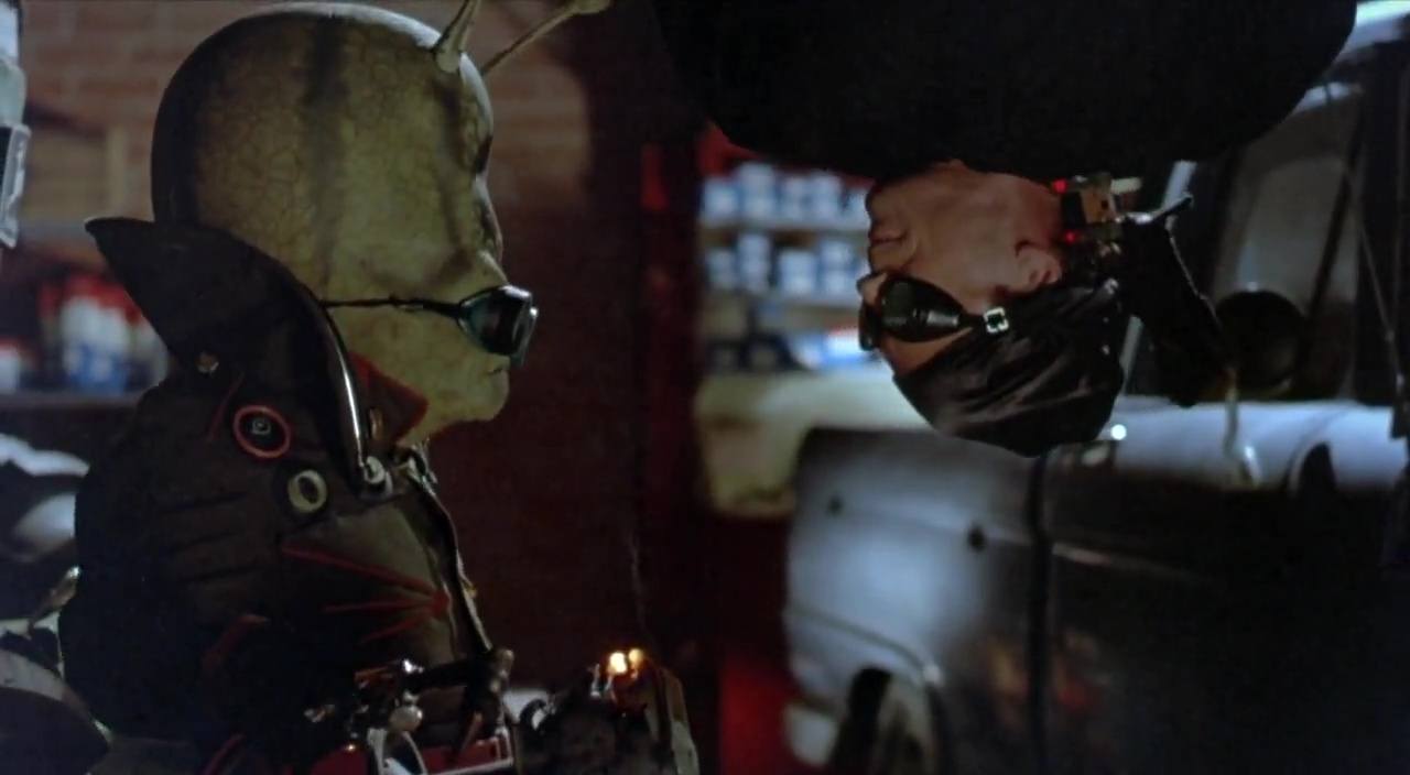 Douglas Barr et Royal Dano dans Les marrrtiens Spaced Invaders 1990