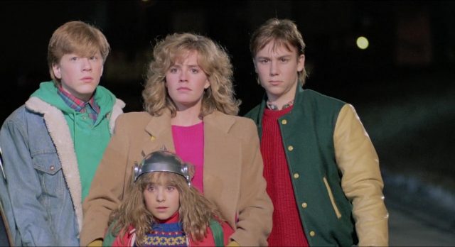 Nuit de folie. 25 Image nuit folie Adventures Babysitting disney touchstone