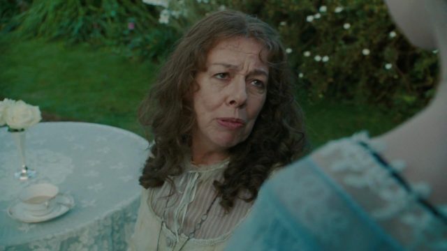 Tante Imogene - Personnage - Alice au pays des merveilles (film - 2010). 2 tante aunt imogene personnage character alice au pays des merveilles in wonderland
