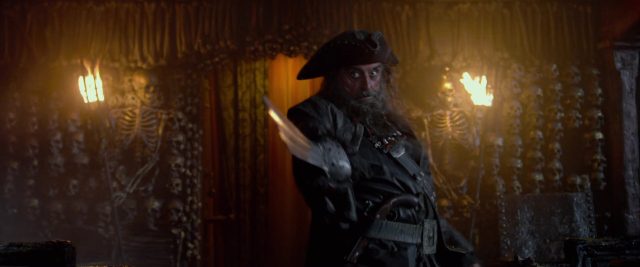 Barbe Noire - Edward Teach - Personnage - Pirates des Caraïbes : la fontaine de Jouvence. 2 edward teach barbe noire personnage character pirate caraibes fontaine jouvence stranger side disney