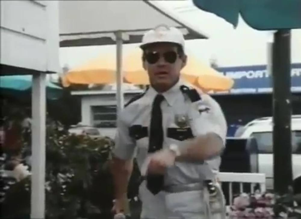 Image capone chien gangster spot marks x disney channel