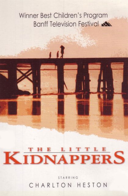 Le secret des deux orphelins. 1 Affiche poster secret deux orphelins little kidnappers disney channel