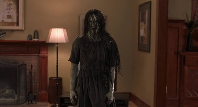 Scary Movie 3. 6 Anna Faris et Simon Rex dans Scary Movie 3 2003
