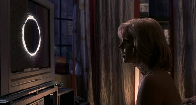 Scary Movie 3. 7 Anna Faris et Simon Rex dans Scary Movie 3 2003