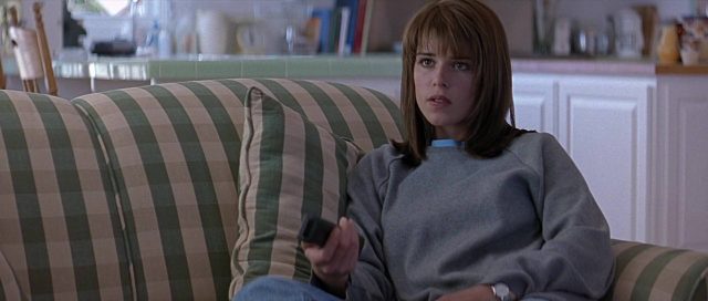 Scream. 13 Neve Campbell Courteney Cox et David Arquette dans Scream 1996