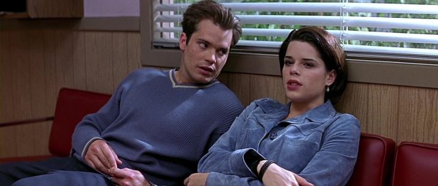 Scream 2. 4 Neve Campbell Courteney Cox et David Arquette dans Scream 2 1998