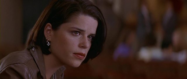 Scream 2. 3 Neve Campbell Courteney Cox et David Arquette dans Scream 2 1998