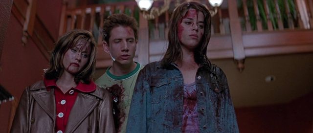 Scream. 10 Neve Campbell Courteney Cox et David Arquette dans Scream 1996