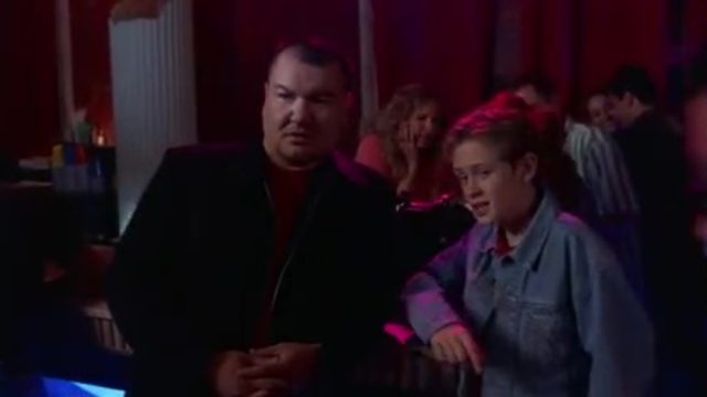 Chasseurs de vampire - Photos et affiches. 9 Image chasseurs vampire mom date disney channel