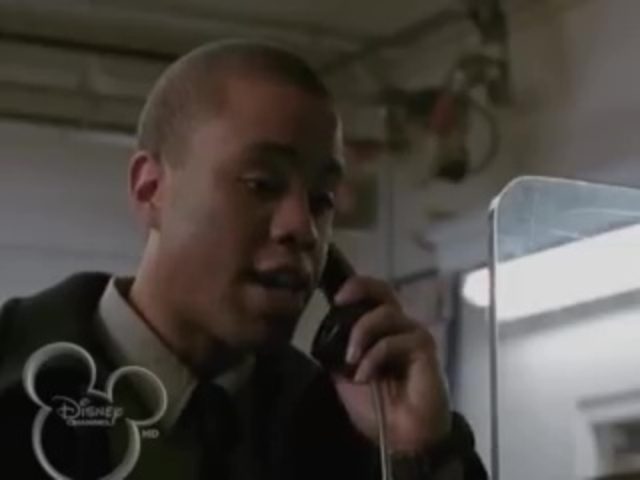 Un chien envahissant - Photos et affiches. 13 Image chien envahissant hounded disney channel