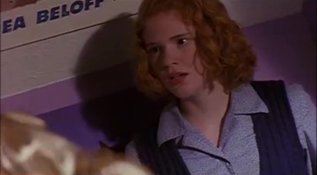 Ne regarde pas sous le lit. 2 Image regarde pas sous lit look under bed disney channel