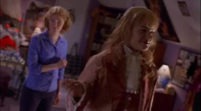 Ne regarde pas sous le lit. 4 Image regarde pas sous lit look under bed disney channel