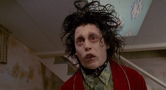 Johnny Depp et Winona Ryder dans Edward aux mains d'argent 1990
