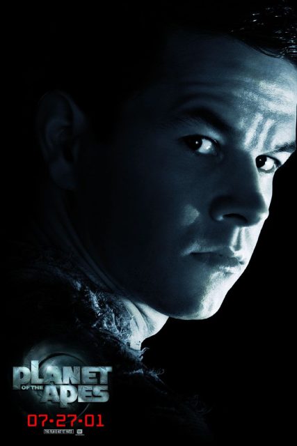 La planète des singes (2001) - Photos et affiches. 5 Affiche Poster de La planète des singes Planet of the apes avec Mark Wahlberg Tim Roth et Helena Bonham Carter 2001