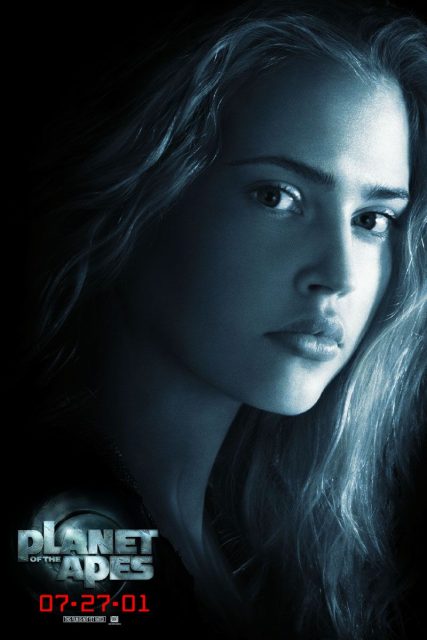 La planète des singes (2001) - Photos et affiches. 7 Affiche Poster de La planète des singes Planet of the apes avec Mark Wahlberg Tim Roth et Helena Bonham Carter 2001