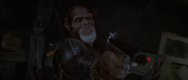 La planète des singes (2001) - Photos et affiches. 11 Mark Wahlberg Tim Roth et Helena Bonham Carter dans La planète des singes Planet of the apes 2001