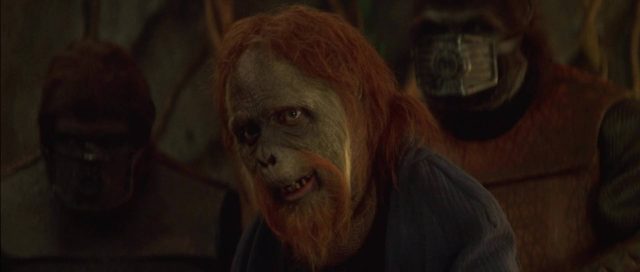La planète des singes (2001) - Photos et affiches. 30 Mark Wahlberg Tim Roth et Helena Bonham Carter dans La planète des singes Planet of the apes 2001