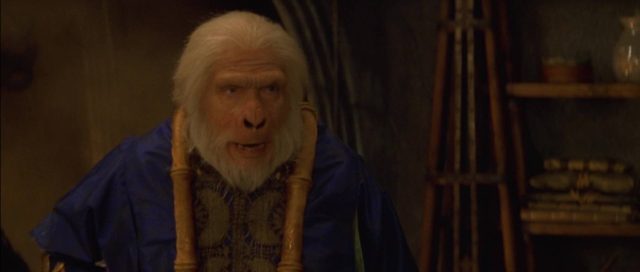 La planète des singes (2001) - Photos et affiches. 18 Mark Wahlberg Tim Roth et Helena Bonham Carter dans La planète des singes Planet of the apes 2001