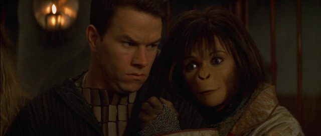 La planète des singes (2001) - Photos et affiches. 24 Mark Wahlberg Tim Roth et Helena Bonham Carter dans La planète des singes Planet of the apes 2001