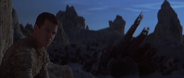 La planète des singes (2001) - Photos et affiches. 29 Mark Wahlberg Tim Roth et Helena Bonham Carter dans La planète des singes Planet of the apes 2001