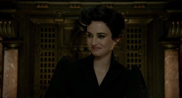 Eva Green et Asa Butterfield dans Miss Peregrine et les enfants particuliers 2016