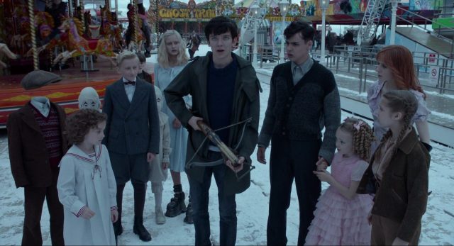 Eva Green et Asa Butterfield dans Miss Peregrine et les enfants particuliers 2016