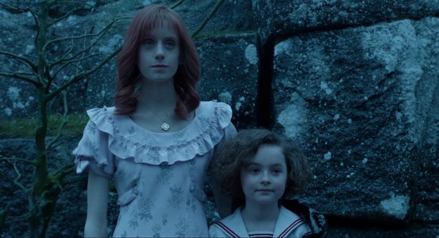 Eva Green et Asa Butterfield dans Miss Peregrine et les enfants particuliers 2016