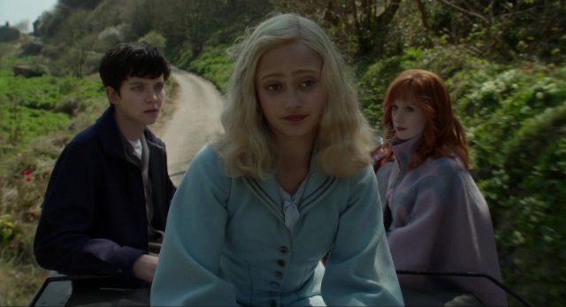 Eva Green et Asa Butterfield dans Miss Peregrine et les enfants particuliers 2016