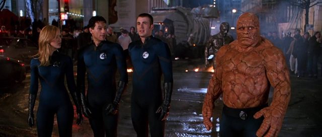Les 4 Fantastiques. 3 Ioan Gruffudd Jessica Alba et Chris Evans dans Les 4 Fantastiques et le Surfer d'argent Fantastic Four 2005