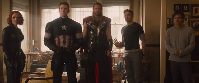 Avengers : l'ère d'Ultron. 10 Robert Downey Jr. et Chris Evans dans Avengers : l'ère d'Ultron 2015