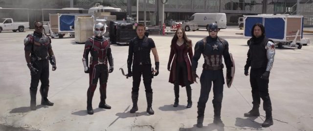 Captain America : Civil War. 3 Chris Evans et Robert Downey Jr. dans Captain America : Civil War 2016