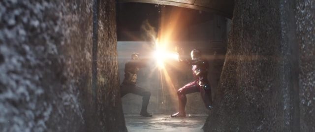 Captain America : Civil War. 7 Chris Evans et Robert Downey Jr. dans Captain America : Civil War 2016