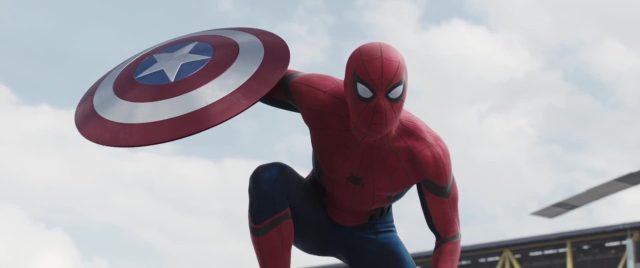 Captain America : Civil War. 8 Chris Evans et Robert Downey Jr. dans Captain America : Civil War 2016