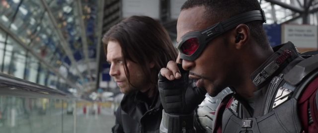 Captain America : Civil War. 12 Chris Evans et Robert Downey Jr. dans Captain America : Civil War 2016