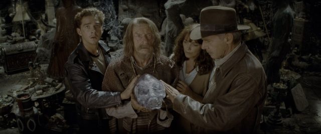 Indiana Jones et le royaume du crâne de cristal. 5 Harrison Ford et Shia LaBeouf dans Indiana Jones et le royaume du crâne de cristal the Kingdom of the Crystal Skull 2008