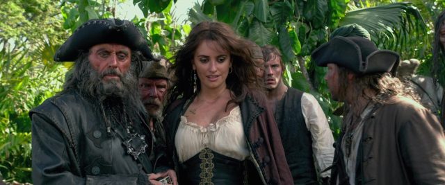 Pirates des Caraïbes : la fontaine de Jouvence - Photos et affiches. 23 Johnny Depp Penelope Cruz et Ian McShane dans Pirates des Caraïbes : la fontaine de Jouvence 2011