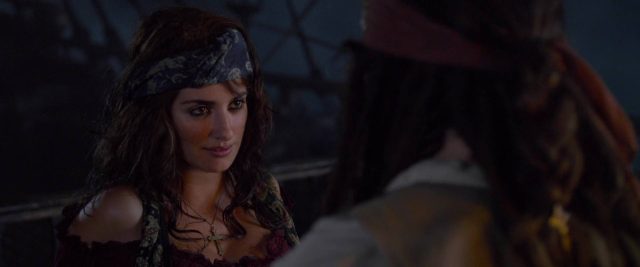 Pirates des Caraïbes : la fontaine de Jouvence - Photos et affiches. 30 Johnny Depp Penelope Cruz et Ian McShane dans Pirates des Caraïbes : la fontaine de Jouvence 2011