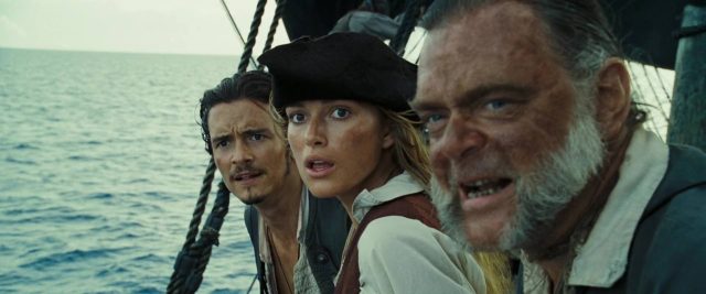 Pirates des Caraïbes : le secret du coffre maudit - Photos et affiches. 22 Johnny Depp Orlando Bloom et Keira Knightley dans Pirates des Caraïbes : le secret du coffre maudit 2006
