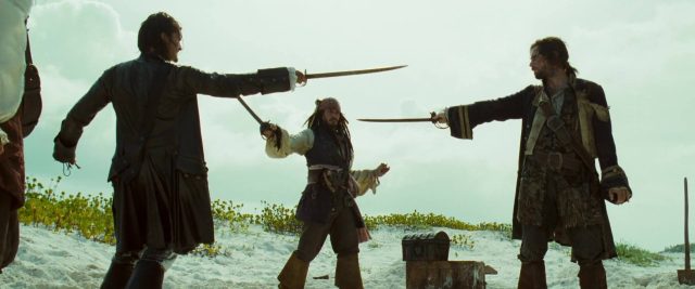 Pirates des Caraïbes : le secret du coffre maudit - Photos et affiches. 28 Johnny Depp Orlando Bloom et Keira Knightley dans Pirates des Caraïbes : le secret du coffre maudit 2006