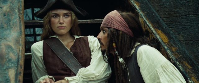 Pirates des Caraïbes : le secret du coffre maudit - Photos et affiches. 31 Johnny Depp Orlando Bloom et Keira Knightley dans Pirates des Caraïbes : le secret du coffre maudit 2006