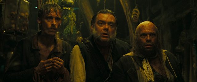 Pirates des Caraïbes : le secret du coffre maudit - Photos et affiches. 19 Johnny Depp Orlando Bloom et Keira Knightley dans Pirates des Caraïbes : le secret du coffre maudit 2006
