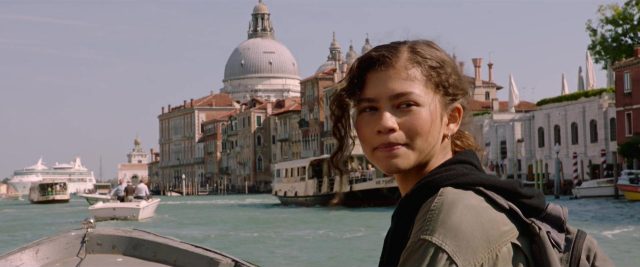 Spider-Man : Far from home. 5 Tom Holland Zendaya et Jake Gyllenhaal dans Spider-Man : Far from home 2019