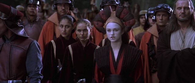 Star Wars : Episode I - La menace fantôme - Photos et affiches. 36 Liam Neeson Ewan McGregor et Nathalie Portman dans Star Wars La menace fantôme Phantom 1999