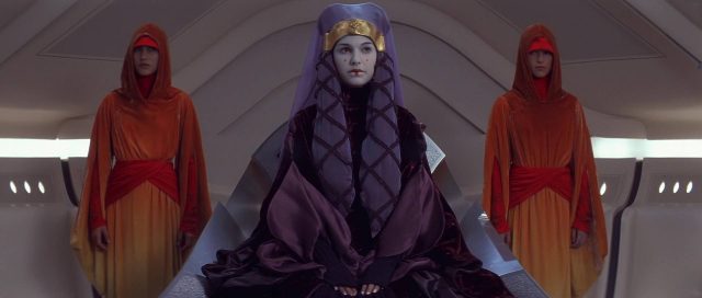 Star Wars : Episode I - La menace fantôme - Photos et affiches. 39 Liam Neeson Ewan McGregor et Nathalie Portman dans Star Wars La menace fantôme Phantom 1999
