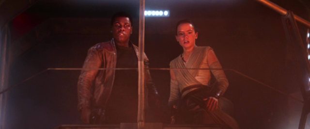 Daisy Ridley Adam Driver et Oscar Isaac dans Star Wars Le réveil de la force Awakens 2015
