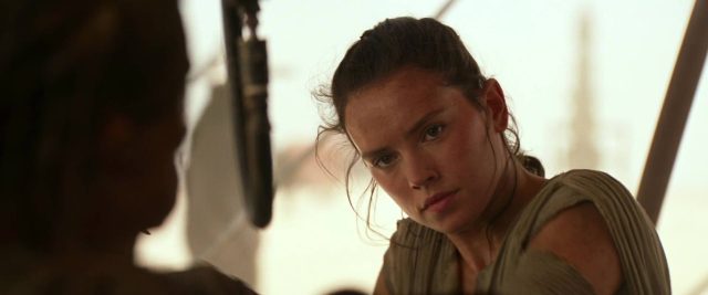 Daisy Ridley Adam Driver et Oscar Isaac dans Star Wars Le réveil de la force Awakens 2015