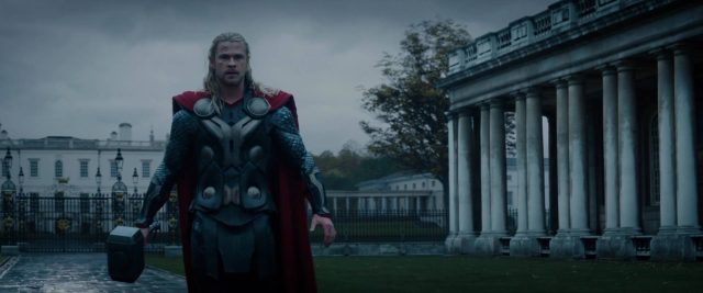 Thor : le monde des ténèbres. 3 Chris Hemsworth Natalie Portman et Tom Hiddleston dans Thor : le monde des ténèbres Dark World 2013