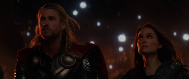 Thor : le monde des ténèbres. 10 Chris Hemsworth Natalie Portman et Tom Hiddleston dans Thor : le monde des ténèbres Dark World 2013