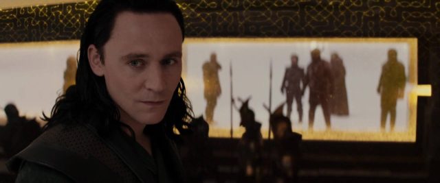 Thor : le monde des ténèbres. 4 Chris Hemsworth Natalie Portman et Tom Hiddleston dans Thor : le monde des ténèbres Dark World 2013